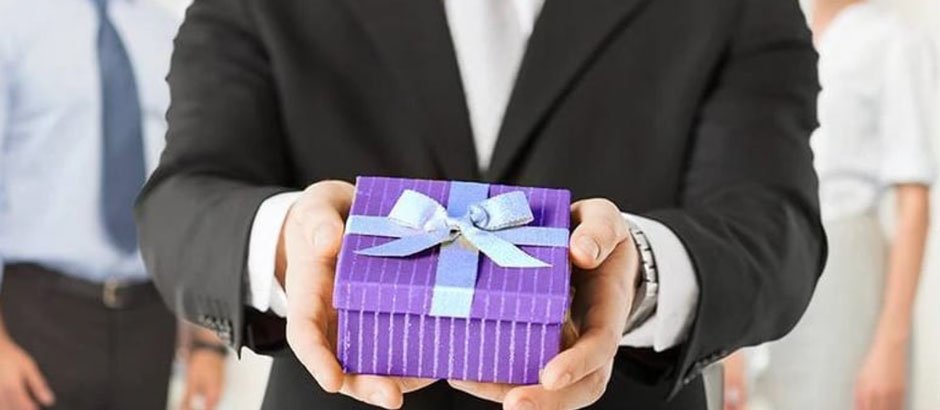 Timeless Corporate Gifts that Spark Fond Memories