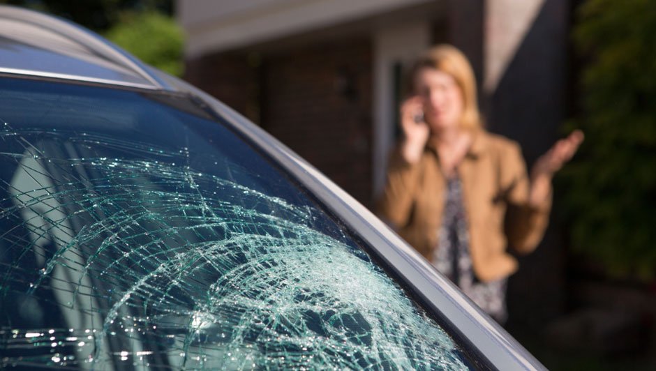 What to Do When Your Car Windshield Is Damaged