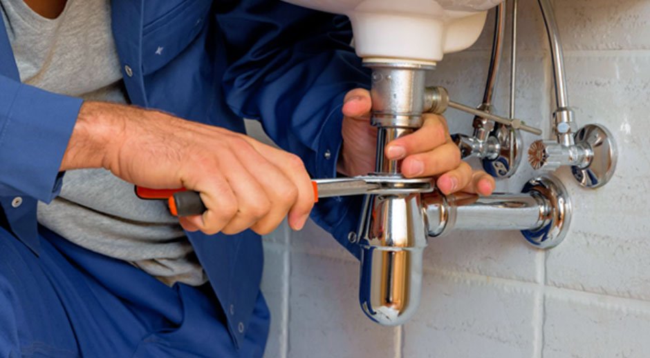 Common Emergency Plumbing, Heating, and Air Issues and How to Fix Them