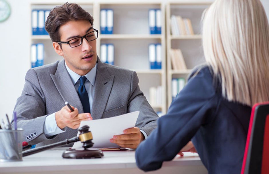 What to Expect When Working with a Criminal Lawyer and How They Defend Your Case